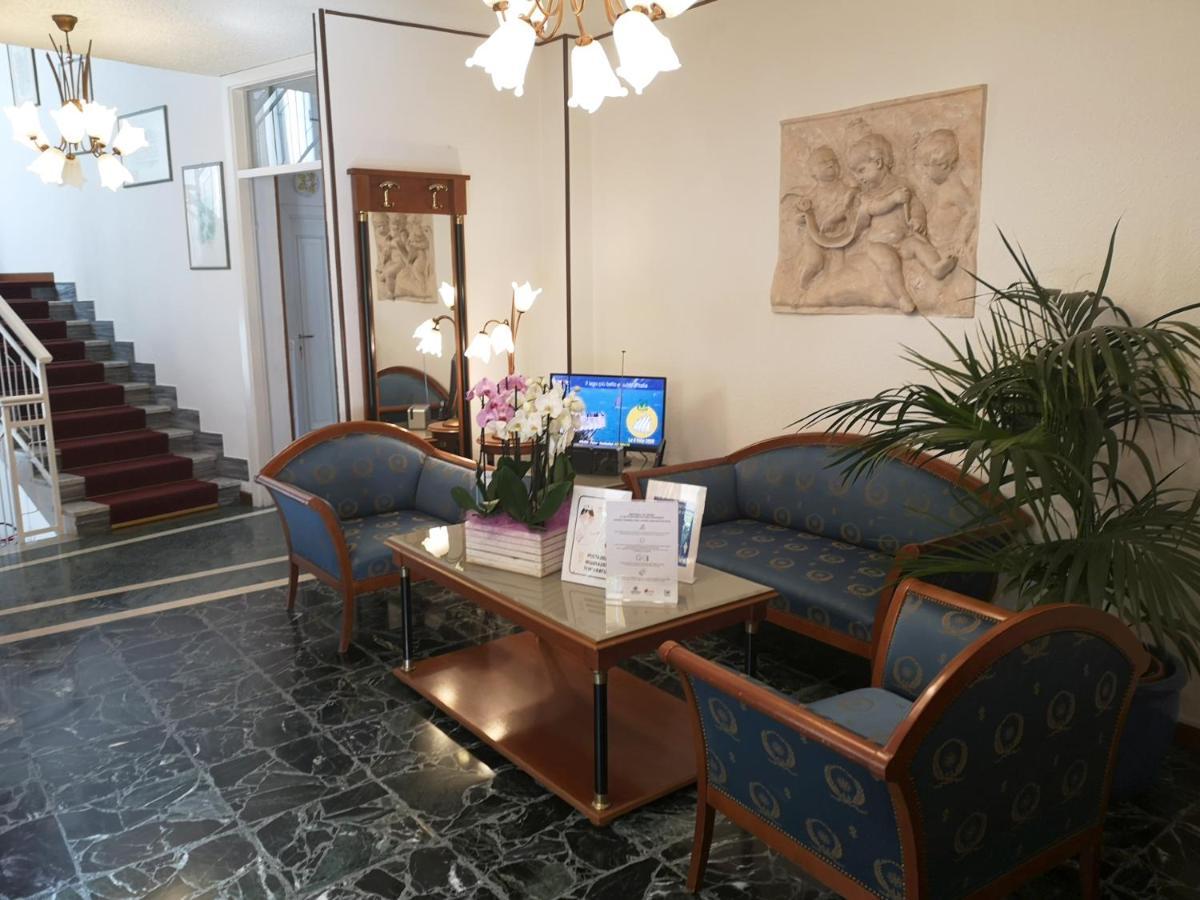 Hotel Villa Margherita 리몬네술가르다 외부 사진