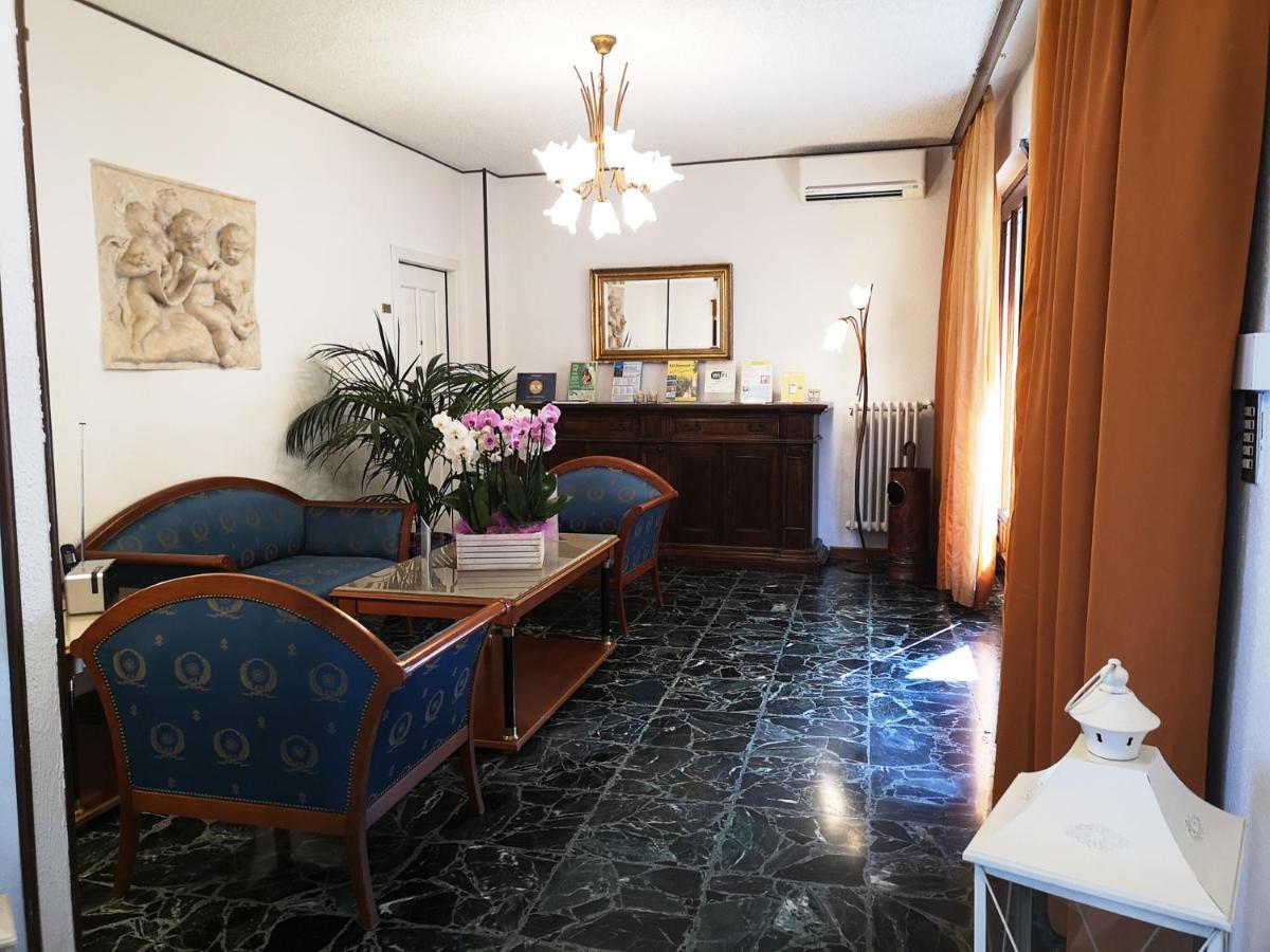 Hotel Villa Margherita 리몬네술가르다 외부 사진