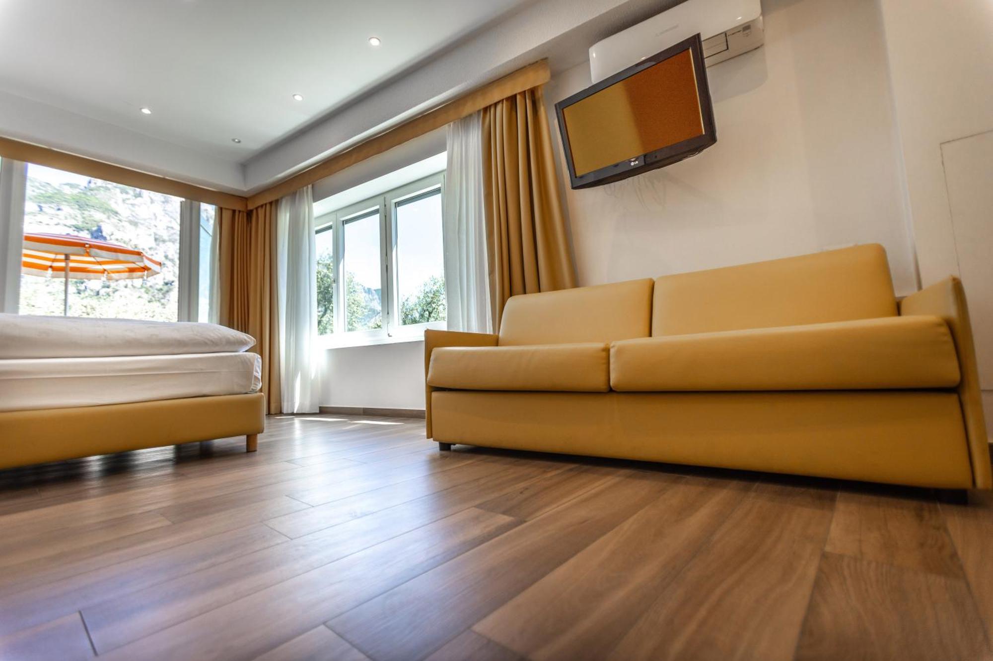 Hotel Villa Margherita 리몬네술가르다 외부 사진