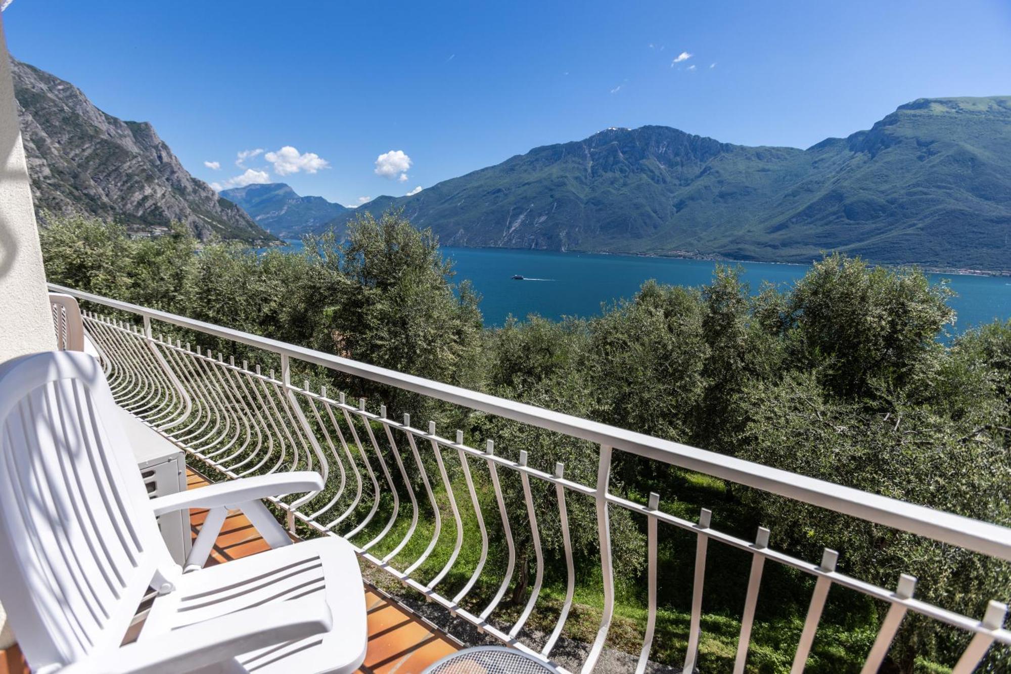 Hotel Villa Margherita 리몬네술가르다 외부 사진