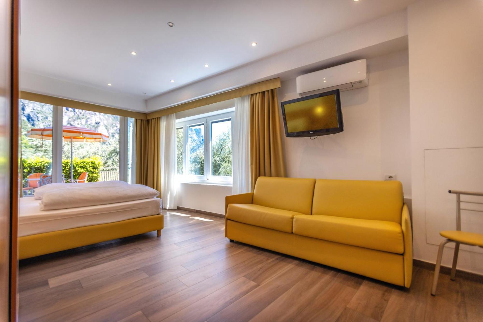 Hotel Villa Margherita 리몬네술가르다 외부 사진