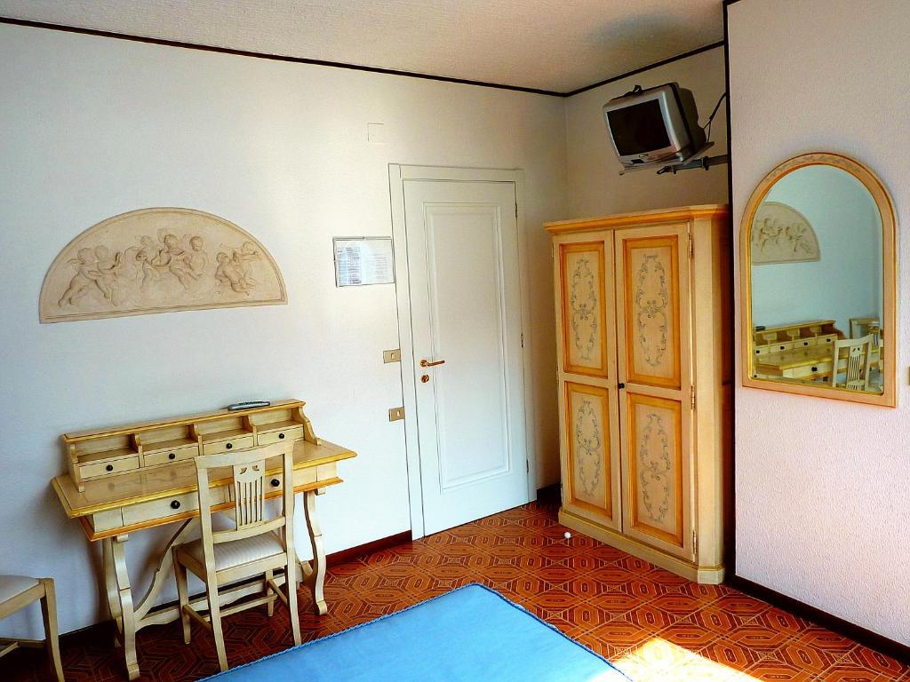 Hotel Villa Margherita 리몬네술가르다 객실 사진